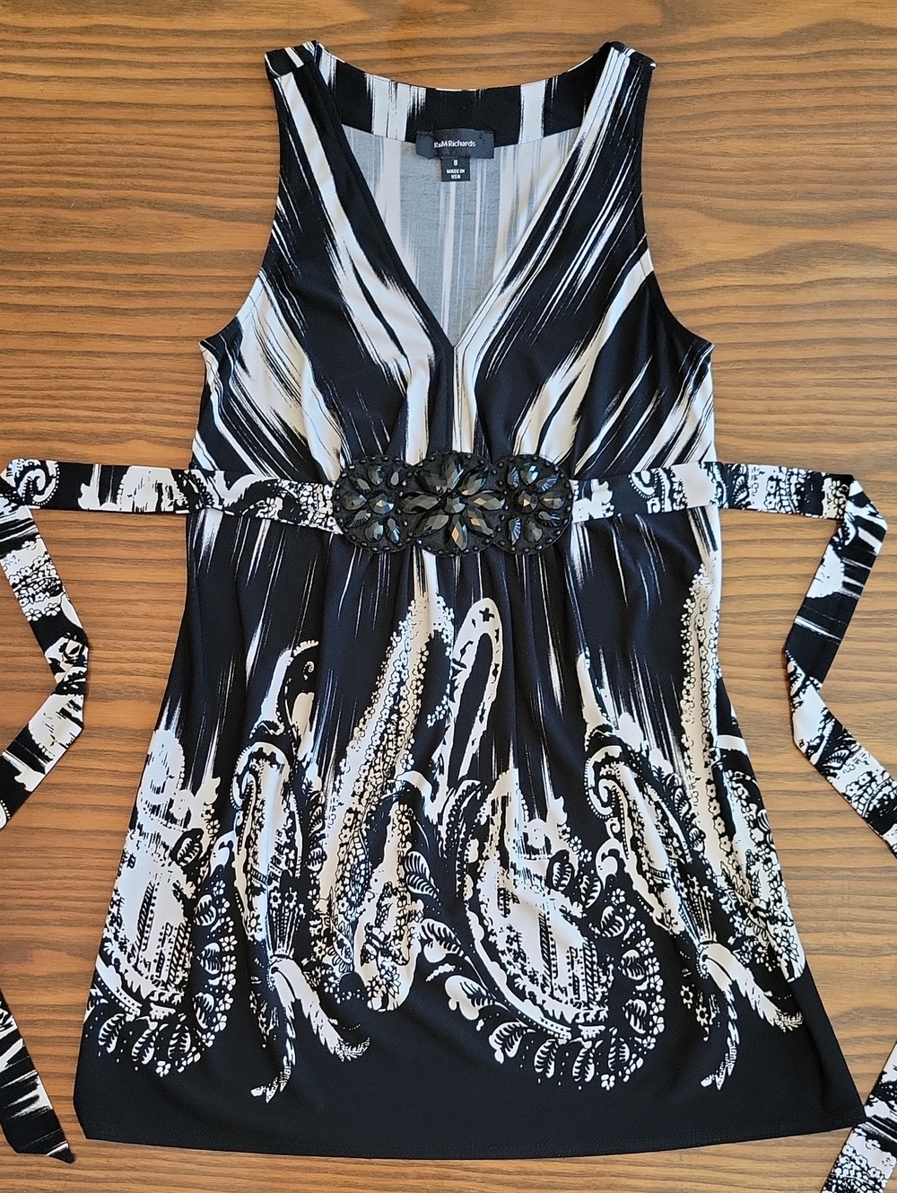 R&M RICHARDS Black & White V-Neck Embellished Waist Belted Dress | Size: 8